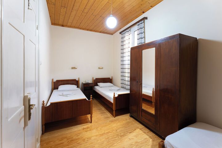 Room 7 of 42