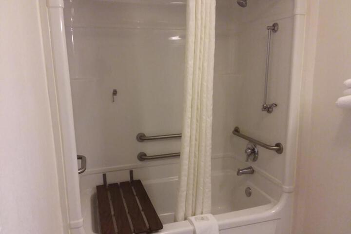 Queen Bed Accessible (8 of 8)