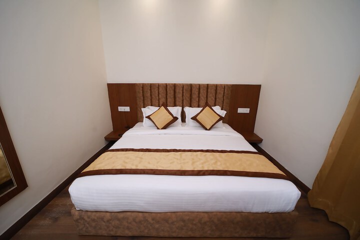 Room 13 of 76
