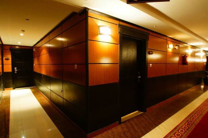 Ballroom/Hall 10 of 39