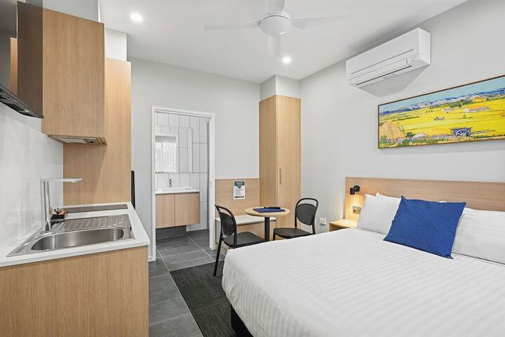 Room 25 of 120