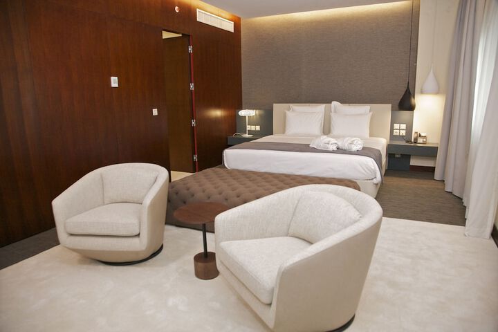 Room 13 of 37