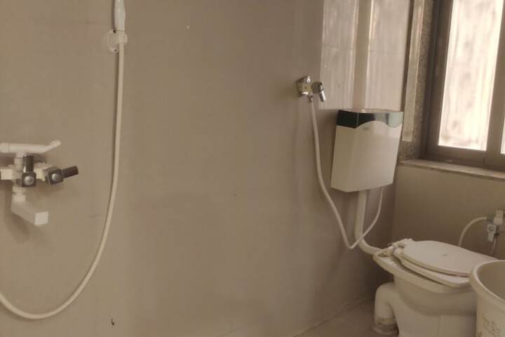 Room 8 of 10