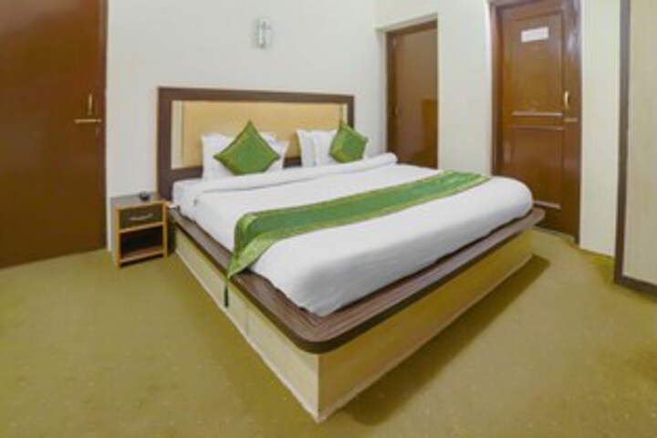 Room 6 of 34