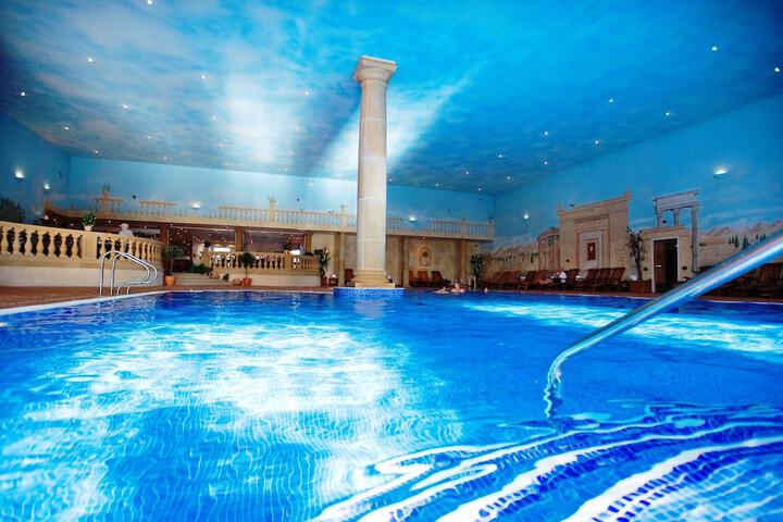Hotel Pool