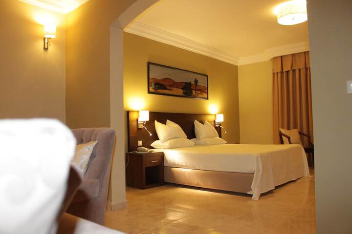 Room 10 of 42