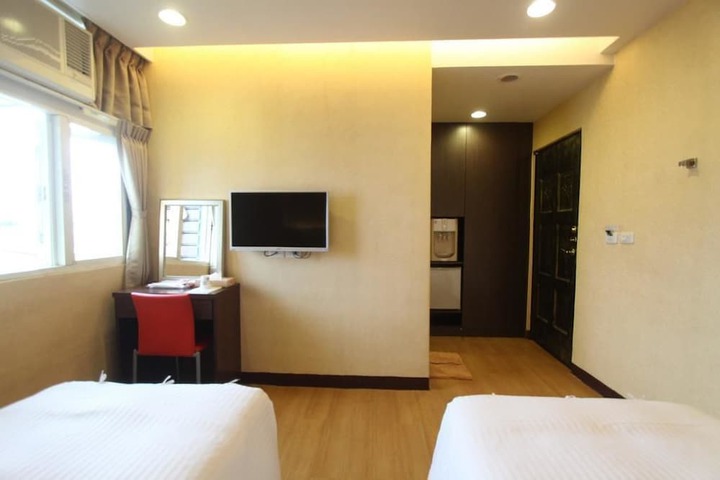 Room 5 of 28