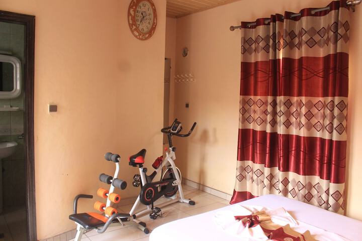 Room 10 of 28