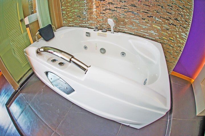 Hot Tub 42 of 59