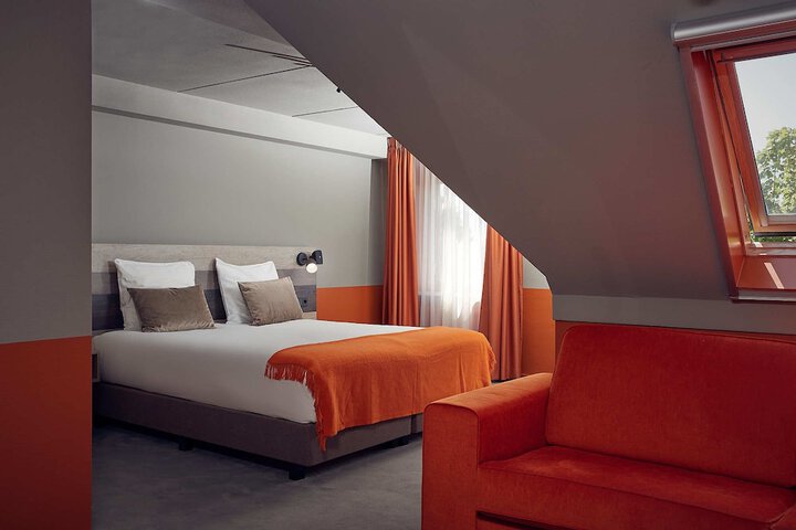 Room 6 of 34