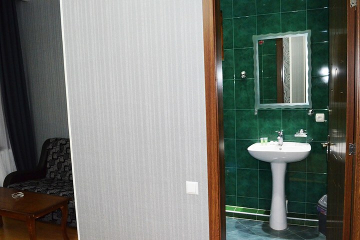 Room 70 of 102