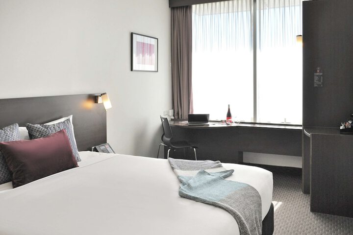Room 9 of 37