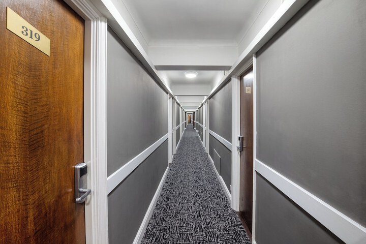 Ballroom/Hall 98 of 119