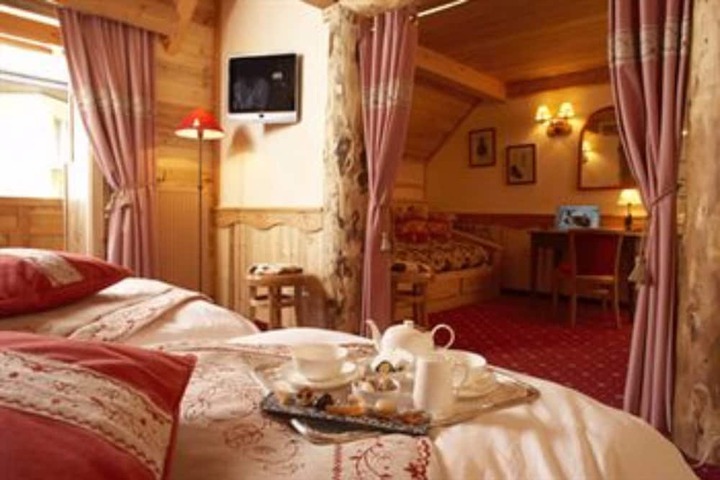 Room 3 of 44