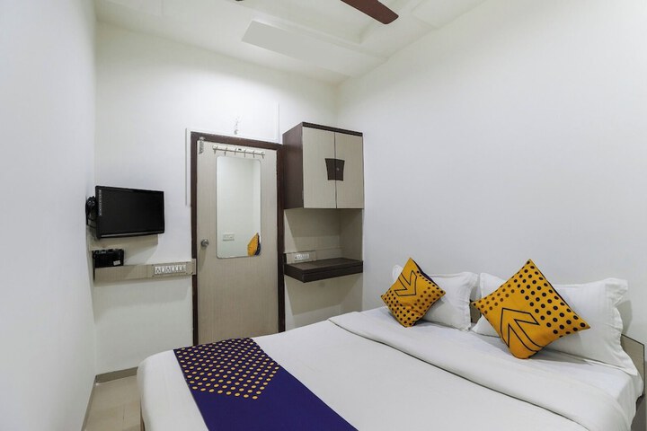 Room 6 of 23