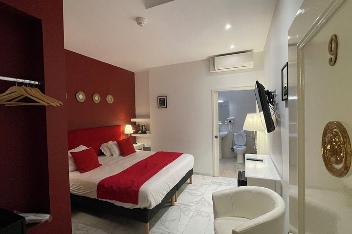 Room 21 of 42