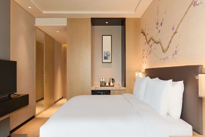 Room 16 of 44