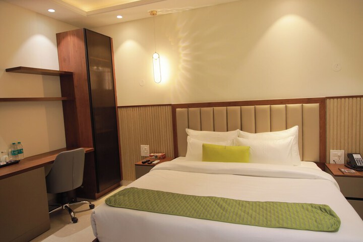 Room 6 of 36