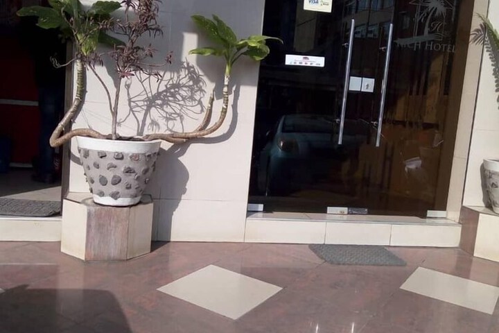 Hotel Exterior 43 of 49