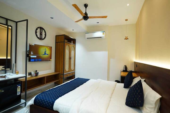 Room 27 of 40