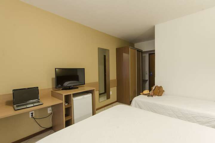 Room 3 of 28