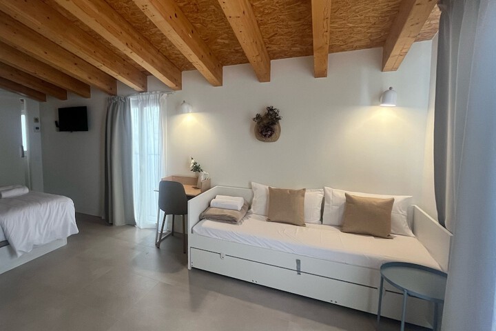 Room 16 of 16
