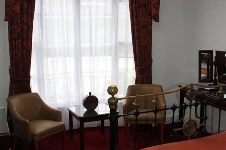Room 2 of 21