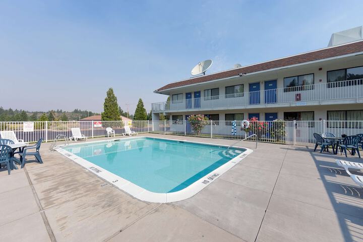 Hotel Pool