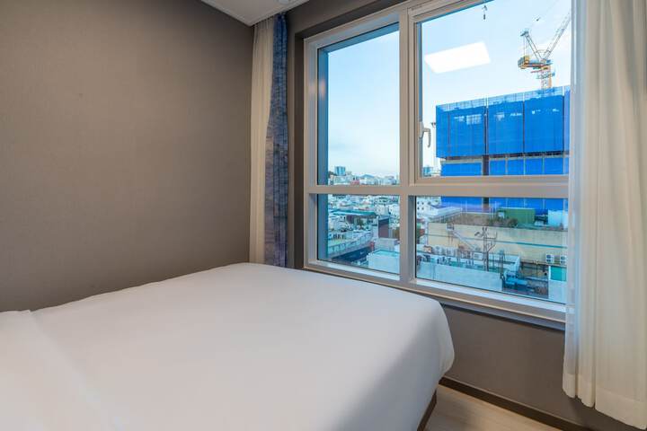Room 10 of 45