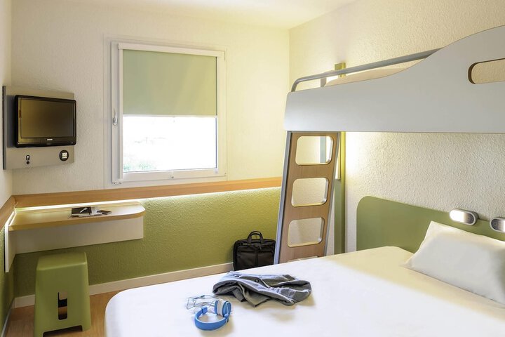 Room 13 of 38