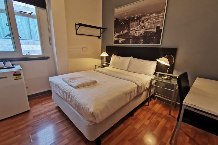 Room 16 of 37