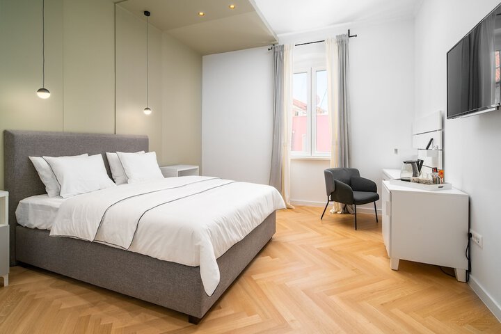Room 4 of 17