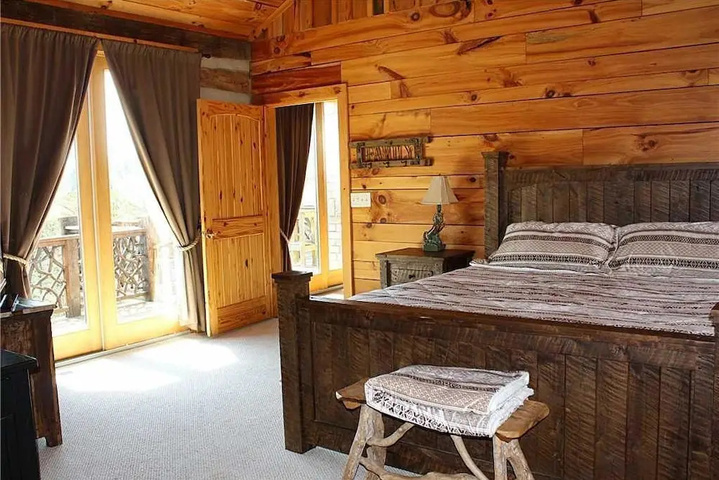 Room 4 of 15