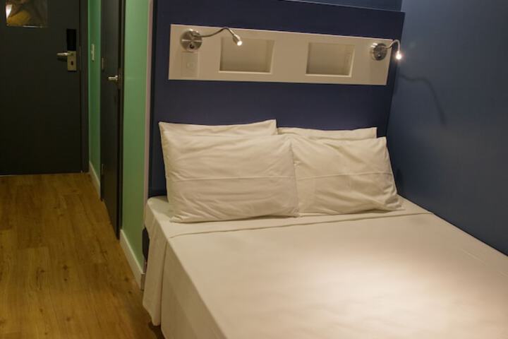 Room 16 of 110