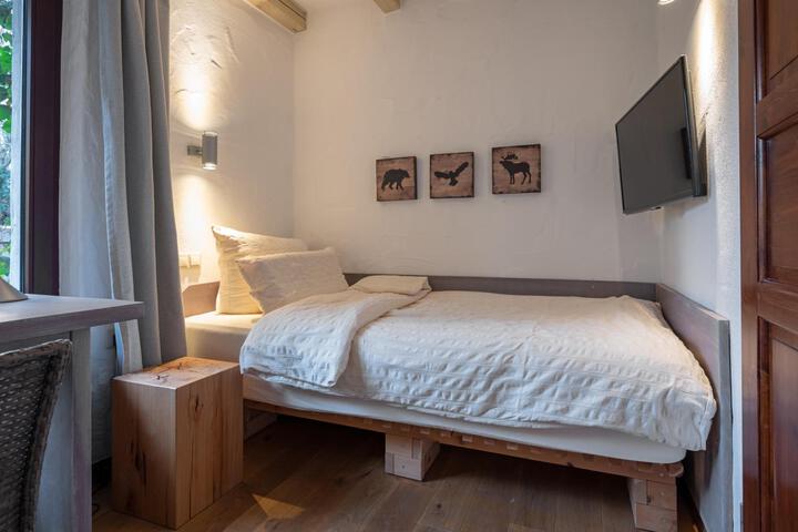 Room 10 of 67