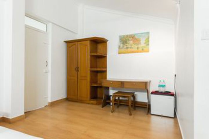 Room 11 of 36