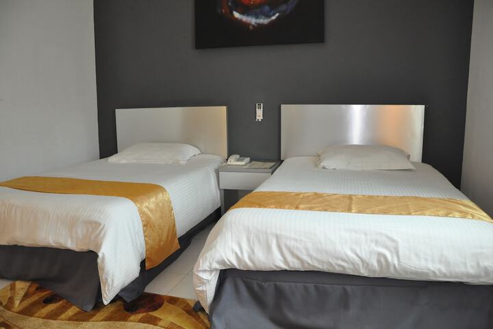 Room 10 of 75