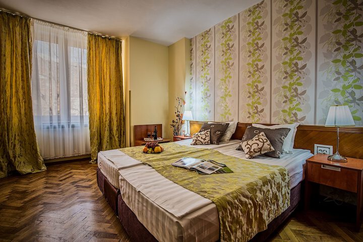 Room 15 of 35
