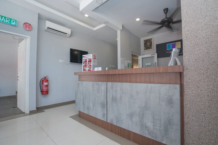 Exterior of OYO 906 Happy 92 Hotel Lumut