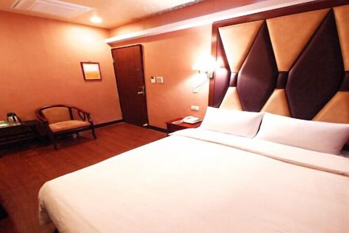 Room 9 of 34