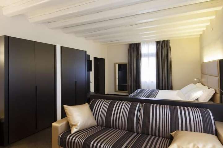 Room 12 of 34