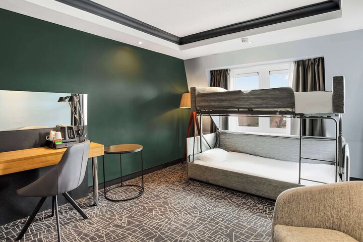 Room 55 of 137