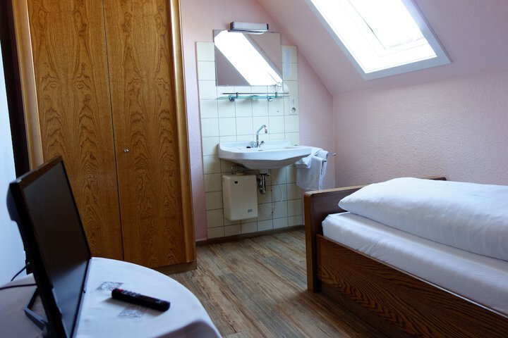 Room 8 of 71