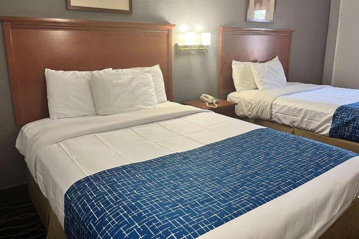 2 Double Beds (2 of 3)