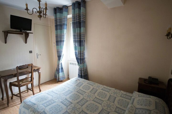 Room 3 of 16