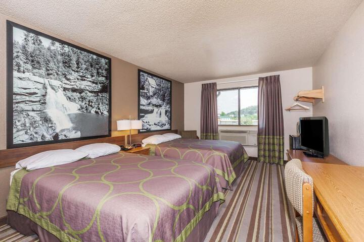 2 Double Beds (1 of 5)