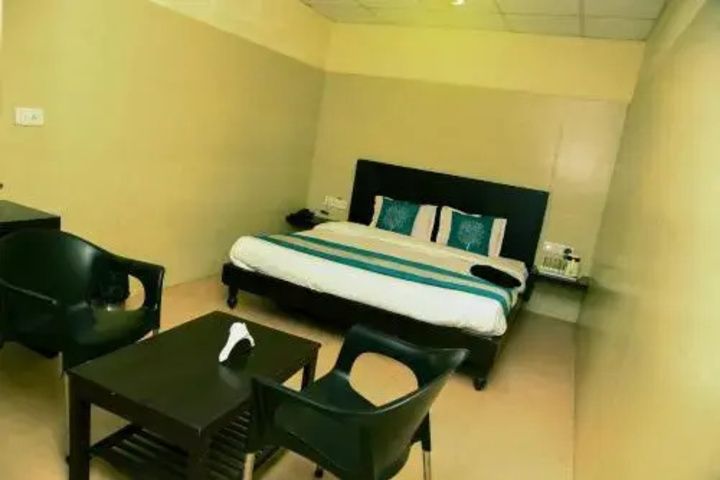 Room 5 of 8