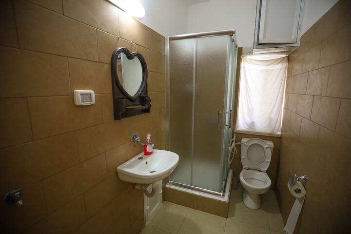 Room 7 of 10