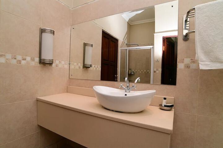 Room 10 of 26