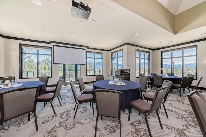 Ballroom/Hall 48 of 70